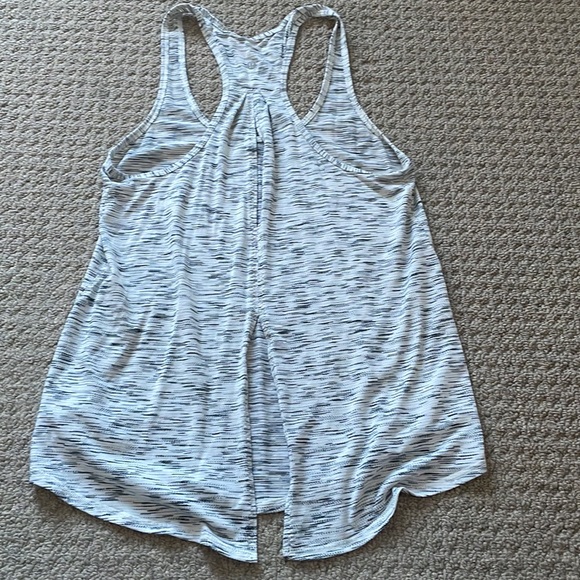 Lululemon Salute the Sun Tank - Picture 9 of 9